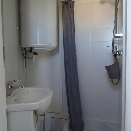 Apartment Citycenter, Aircond Flat With Bedroom Queen Size *