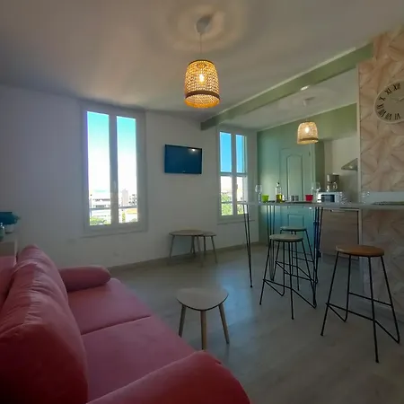 Citycenter, Aircond Flat With Bedroom Queen Size