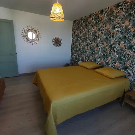 Citycenter, Aircond Flat With Bedroom Queen Size *