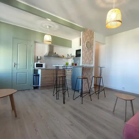 Citycenter, Aircond Flat With Bedroom Queen Size Apartament Saint-Raphaël