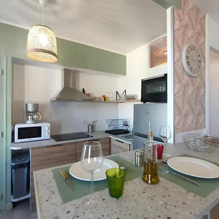 Citycenter, Aircond Flat With Bedroom Queen Size