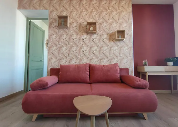 Citycenter, Aircond Flat With Bedroom Queen Size Apartment *