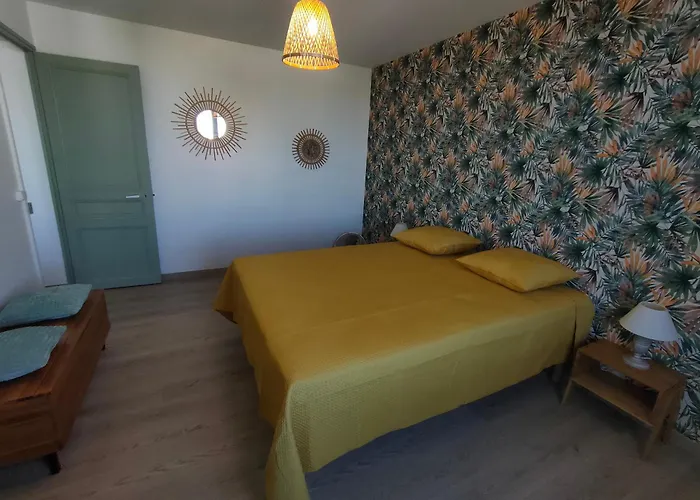 Citycenter, Aircond Flat With Bedroom Queen Size *