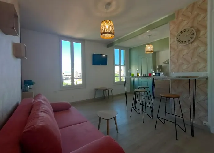 Citycenter, Aircond Flat With Bedroom Queen Size