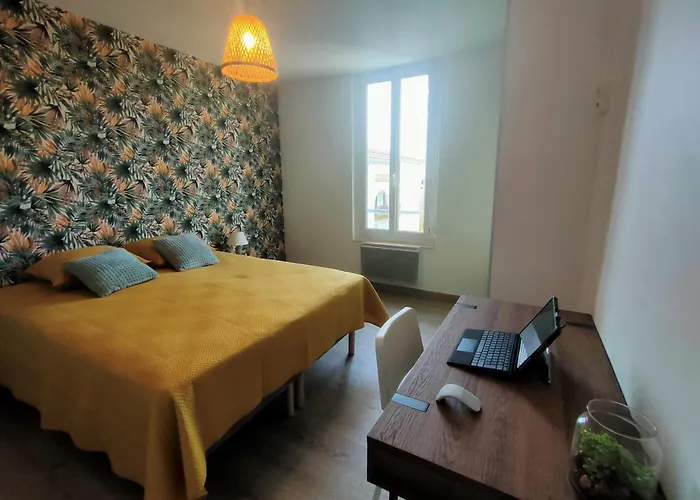 Citycenter, Aircond Flat With Bedroom Queen Size * Saint-Raphaël